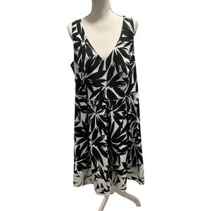 {Ashley Graham} Beyond Black & White Floral V-Neck Midi Dress